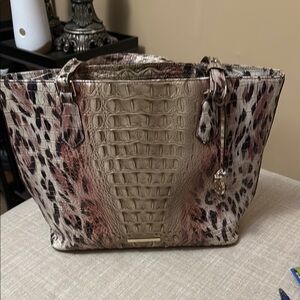 Elegant Crocodile-Embossed Tote Bag